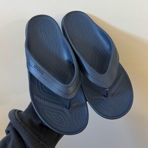 CROCS Baya Navy slip on thong style sandals